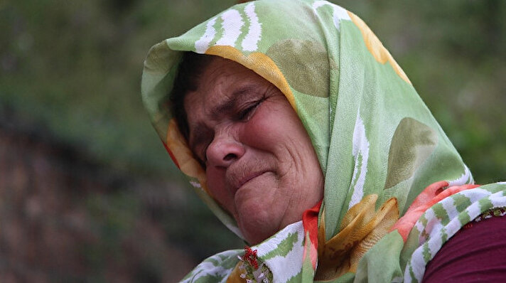 Oğlunun ölümünün üzerinden 3 yıl ve bu Kurban Bayramı ile birlikte 5 bayram geçiren Ayşe Bülbül, ilçeye bağlı Köprüyanı Mahallesi'nde oğlunun mezarı başındaki evinde gözyaşı döküyor.  