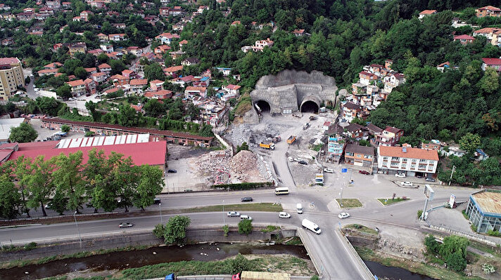 Filyos projesinin yapıldığı bölgeye ve Kilimli ilçesine gidecek araçların şehir içine girmesini önleyecek olan Mithatpaşa Tüneli 1 ve 2'nin temeli, 2 Ağustos 2013'te dönemin Ulaştırma, Denizcilik ve Haberleşme Bakanı Binali Yıldırım tarafından atıldı.  