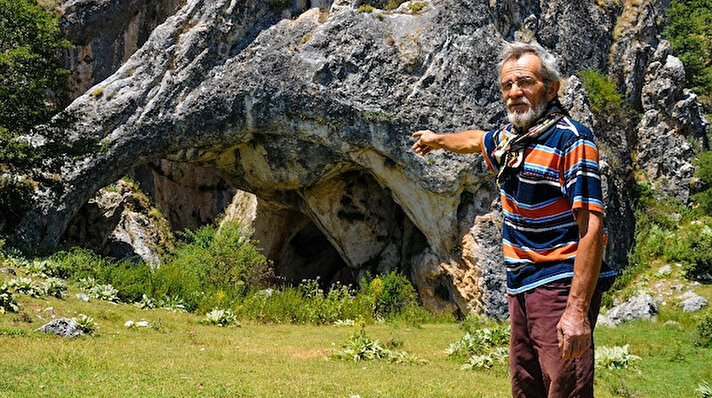 Eskişehir ile Bolu sınırında bulunan 450 metre uzunluğundaki Düden Mağarası’nın bir ucu Eskişehir’e diğer ucu Bolu’ya çıkıyor.
