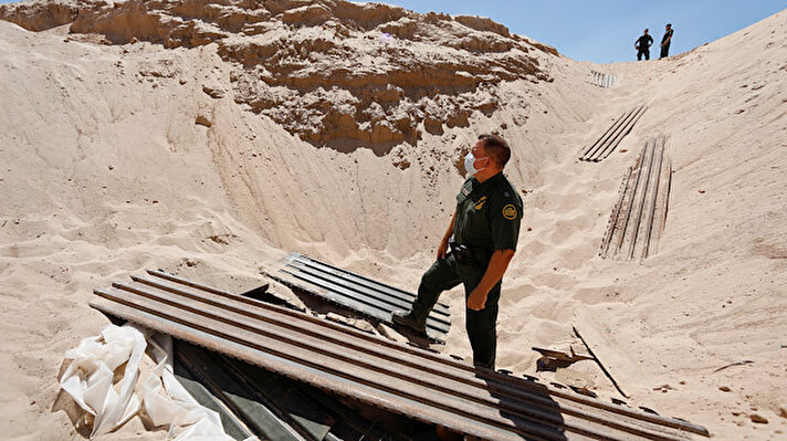 ABD Sınır ve Gümrük Muhafaza Birimi yetkilileri, Arizona eyaletinde devam eden bir soruşturma kapsamında yapımı henüz tamamlanmamış olan ve Meksika ile sınır geçişi sağlayan bir tünel keşfettiklerini duyurdu.

