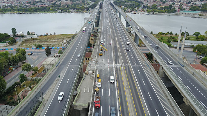İstanbul’un en önemli ulaşım noktalarından olan Haliç Köprüsü bakım çalışmalarının ikinci etap çalışmaları devam ediyor. 