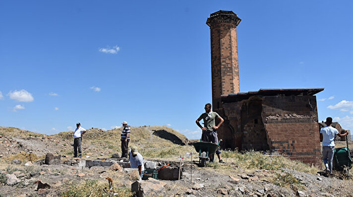 Anadolu'daki ilk Türk camisi Ebul Menuçehr'in çevresindeki kazı çalışması sürüyor