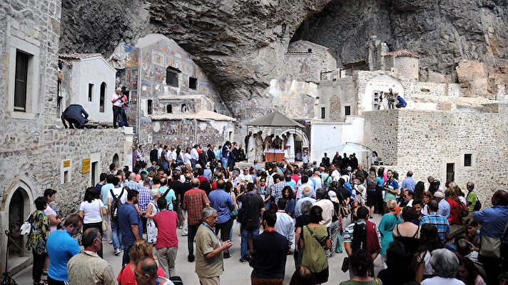 Türkiye'nin önemli inanç turizmi merkezlerinden Sümela Manastırı'nda, Şubat 2016'da başlayan restorasyon, çevre düzenlemesi, kayalıkların jeolojik ve jeoteknik bakımdan araştırılması ve güçlendirilmesi çalışmaları tamamlandı. Kaya düşme riskine karşı Eylül 2015'te ziyarete kapatılan tarihi manastırın avluya kadar olan bölümü, çevresinde gerçekleştirilen projelerin birinci etabının tamamlanması ile 25 Mayıs 2019'da ziyarete açıldı. Bölge turizmine büyük katkı sunan tarihi mekan, Kültür ve Turizm Bakanı Mehmet Nuri Ersoy’un katılımı ve Cumhurbaşkanı Recep Tayyip Erdoğan’ın telekonferans bağlantısıyla ziyarete açıldı. Sosyal mesafe ve maske kuralı ile hijyenin ön planda tutulduğu manastır, ateş ölçümü yapıldıktan sonra gruplar halinde ziyaretçilerini ağırlıyor. 