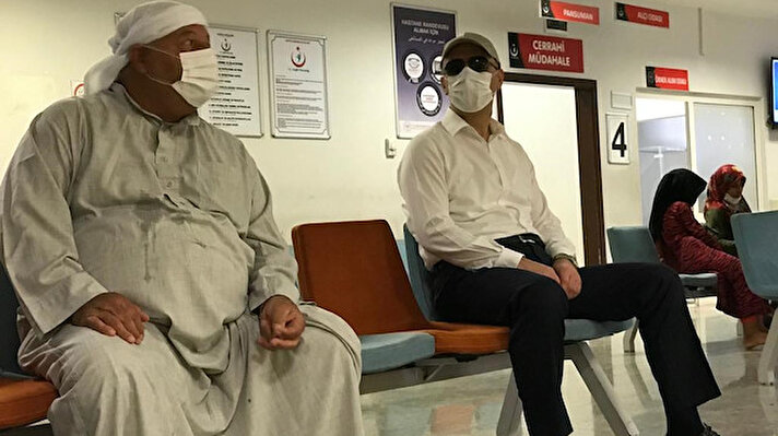 Koronavirüs vaka artış hızında ilk 5'te olan Şanlıurfa'da salgınla mücadelede eksikleri tespit etmek isteyen Vali Abdullah Erin'in dün tebdili kıyafetle hastanelerde denetim yaptı.