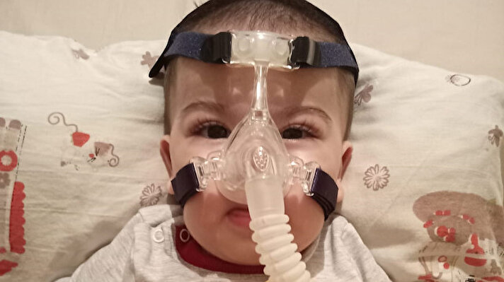 Bursa'da iki yıl önce hayatlarını birleştiren Ayşe (27) ve Erhan (38) Sarı çiftinin bebekleri Ali Osman'a, 6 aylıkken götürüldüğü hastanede, halk arasında 'gevşek bebek' sendromu olarak da bilinen 'spinal musküler atrofi' (SMA) hastalığı tanısı kondu. 