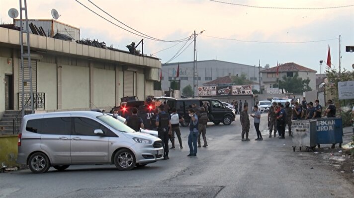 Dudullu Mahallesi Dudullu Sanayi Sitesi Ersever Sokak'ta bulunan bir iş yerinde  saat 04.30 sıralarında bir olay meydana geldi. 
