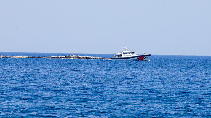 Kurban Bayramı'nın 3'üncü günü, Eskifoça'nın Kumburnu mevkisinden denize açılan ve içinde 10 kişi bulunan 'Egem' isimli tekne, Atatürk Adası yakınlarında rüzgarın da etkisiyle alabora olup, battı. Teknedekilerin yardımına Sahil Güvenlik ekipleri yetişti. Ekipler, Kaan Niyazi Özerman (19) ile Kardelen Coşkun (17), Sude Naz Solak (14) ve Mustafa Güzel'i (29) yaralı, teknenin sahibi de olan kaptan Adem D.'yi ise kurtardı. Şennur Avcı (41) ile Sermin Özerman (38), kızı Elif Naz Özerman (15) ve oğlu Çınar Ege Göksoy'un (8) ise cesetlerine ulaşıldı. Sarp Göksoy ise suda kayboldu. Tekne faciasında ölenler, toprağa verildi. Kayıp Sarp Göksoy için arama- kurtarma çalışmaları başlatıldı.