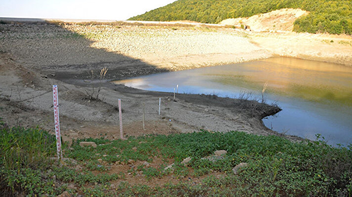 Malkara'da 2010 yılında DSİ tarafından tarım arazilerini sulamak için yapılan Karacahalil Göleti, kuraklık nedeniyle kuruma noktasına geldi. 