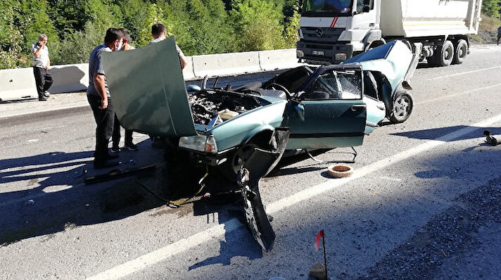 Edinilen bilgiye göre kaza, sabah saatlerinde Zonguldak Ankara Karayolu Çaycuma yolu üzerinde meydana geldi. 