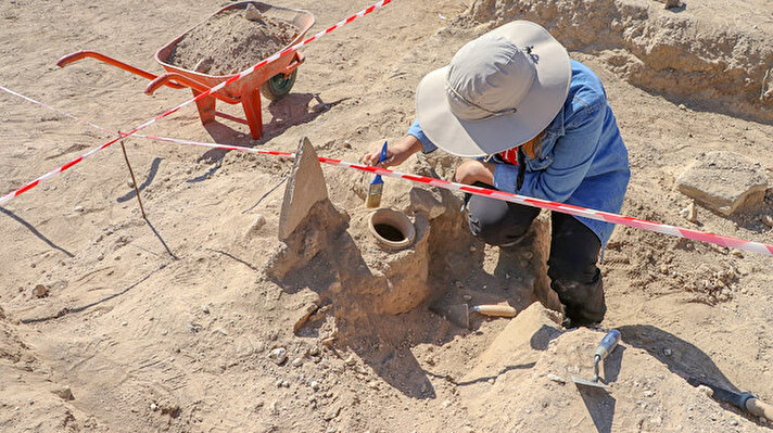 Urartu Kralı II. Sarduri tarafından yaptırılan Çavuştepe Kalesi ve kuzey kısmındaki nekropol alanında yürütülen kazı çalışmaları devam ediyor.

