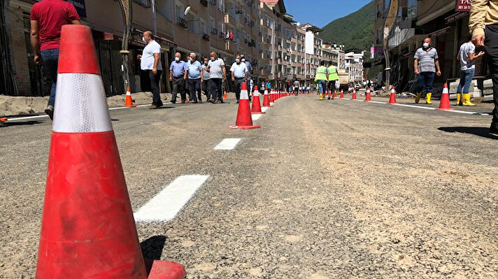 Giresun'da 22 Ağustos günü akşam saatlerinde etkili olan sağanak nedeniyle sel ve heyelanlar meydana geldi. Özellikle Dereli ilçesinde; dereler taştı, cadde ve sokaklar nehre döndü, park halindeki araçlar sele kapılarak sürüklendi.