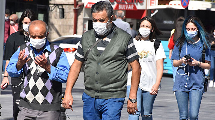Koronavirüs vakaları yurt genelinde artışını sürdürürken bir önlem de Sivas'tan geldi.