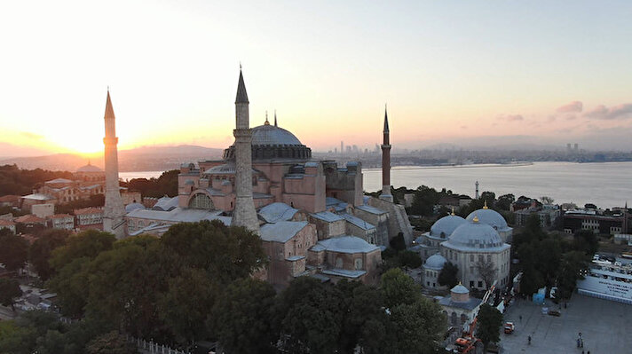 İstanbul'da tarihi yapılardaki hareketler Kandilli'den takip ediliyor.