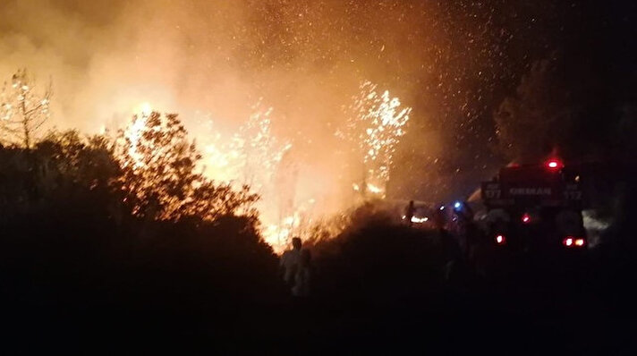 Gündoğdu Mahallesi Vahaplı mevkisindeki ormanlık alanda yangın çıktı. Yangına Antalya Orman Bölge Müdürlüğü ekipleri ile çok sayıda itfaiye ekibi müdahale ediyor.