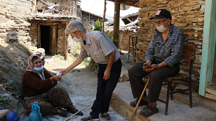 İzmir’in Ödemiş ilçesine bağlı Lübbey köyü, yaklaşık 30 yıl önce elektrik ve geniş tarım arazisi olmaması nedeniyle terk edilmeye başlandı. 