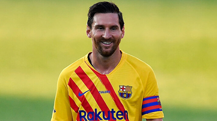 Forbes dergisinin maaş, sponsor gelirleri ve bonusları hesaba katarak hazırladığı listede, Barcelona'nın Arjantinli yıldızı Messi, 126 milyon dolarla 2020 yılının en fazla kazanan futbolcusu oldu. İşte sıralamaya göre dünyanın en çok kazanan oyuncuları;