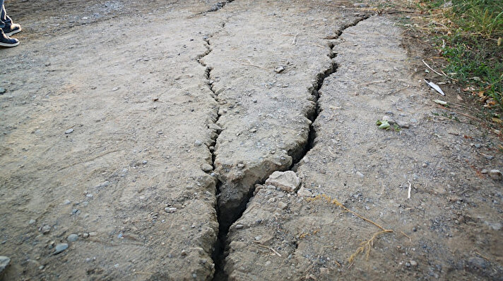 Malatya'da; Pütürge başta olmak üzere Hekimhan, Yazıhan ve Arguvan ilçesinde son aylarda büyüklükleri 3.0 ile 5.0 büyüklüğünde değişen yaklaşık 100 deprem meydana geldi.