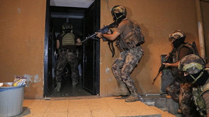 Adana Emniyet Müdürlüğü Kaçakçılık ve Organize Suçlarla Mücadele Şube Müdürlüğü (KOM) ekipleri, organize suç örgütüne yönelik operasyonla düzenlendi. 