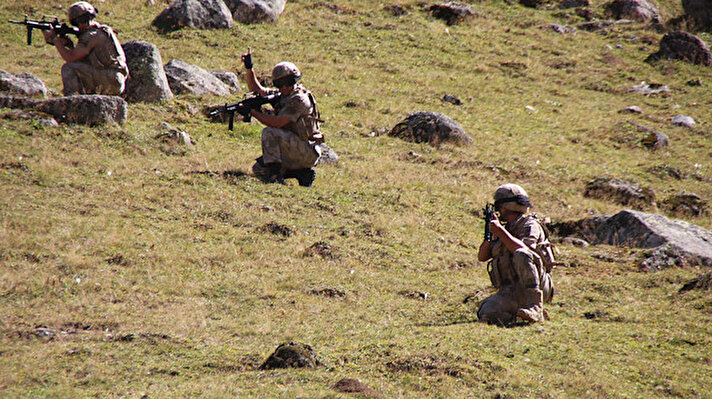 Rize kırsalında, jandarma komando timleri, terör örgütü PKK'nın Karadeniz Bölgesi'ne olası geçişini önlemek için kırsal alanda denetim ve kontrollerine aralıksız devam ediyor. 
