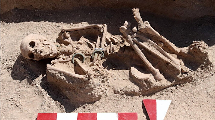Urartu Kralı II. Sarduri tarafından milattan önce 750 yılında yaptırılan Çavuştepe Kalesi ve kuzey kısmındaki nekropol (mezarlık) alanında bu yıl koronavirüs gölgesi altında başlatılan kazı çalışmalarında Urartuların ölü gömme adetlerine ilişkin yeni veriler elde edildi. 