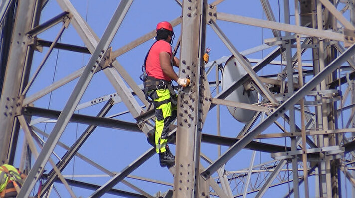 Çamlıca'da görüntü kirliliği oluşturan antenlerin ve anten kulelerinin tek bir noktada toplanması için yapılan Küçük Çamlıca TV-Radyo Kulesi'nde yayınlar başladı. Büyük Çamlıca'da 25, Küçük Çamlıca'da ise 3 olmak üzere toplam 28 antenin hizmet verdiği radyoların yayınları, gruplar halinde Küçük Çamlıca Kulesi'ne taşındı. 