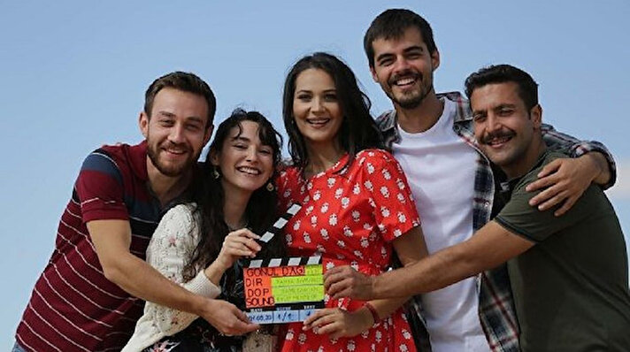 Mustafa Çiftçi'nin öykülerinden esinlenilerek senaryolaştırılan Gönül Dağı'nın yapımcılığını Ferhat Eşsiz, yönetmenliğini Yahya Samancı üstleniyor.