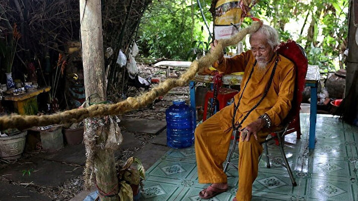 Vietnamlı 92 yaşındaki Vietnamlı Nguyen Van Chien, dini inançları gereği 80 yıldır saçlarını yıkamıyor ve kestirmiyor.