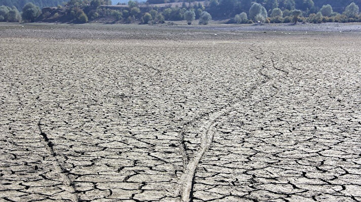 Kastamonu’nun içme suyu ihtiyacının karşılanması için yapılan Karaçomak Barajı’nda, şu sıralarda su sıkıntısı ile mücadele ediliyor. Yıllık 23 milyon metreküp suya ihtiyacı olan Karaçomak Barajı’nda su seviyesinin yüzde 20’ye inmesi sonrasında Kastamonu’da önümüzdeki günlerde içme suyu sıkıntısı çekmesi bekleniyor. 