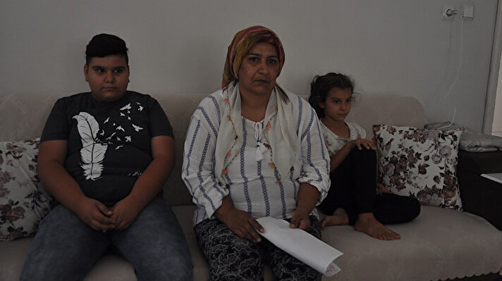 İslahiye'nin Fevziçakmak Mahallesi'nde oturan ve biber temizleyerek 3 çocuğuna bakan Fatma Ateşalioğlu, iddiaya göre 2013 yılında rahatsızlığı nedeniyle Gaziantep'te hastaneye giderken nüfus cüzdanı fotokopisini kaybetti. 