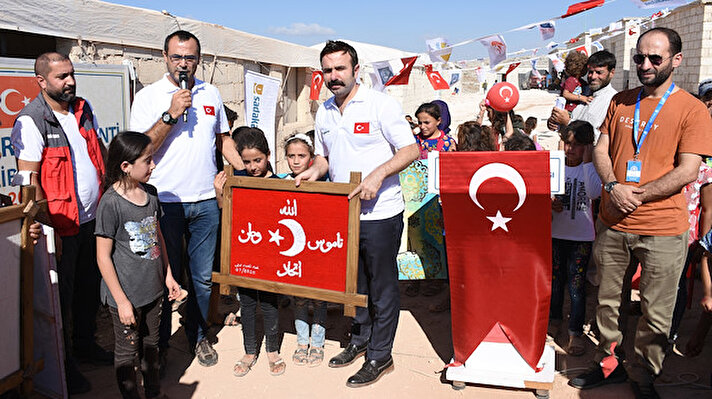İçişleri Bakanlığının başlattığı "İdlib'in Yanındayız" projesi kapsamında, Sadakataşı Derneği, Üsküdar Belediyesi ve Toplumsal Gelişim Merkezi Eğitim ve Sosyal Dayanışma Derneğinin (TOGEMDER) yapımını üstlendiği briket evlerden, teslim edilenlerin sayısı 162 oldu.