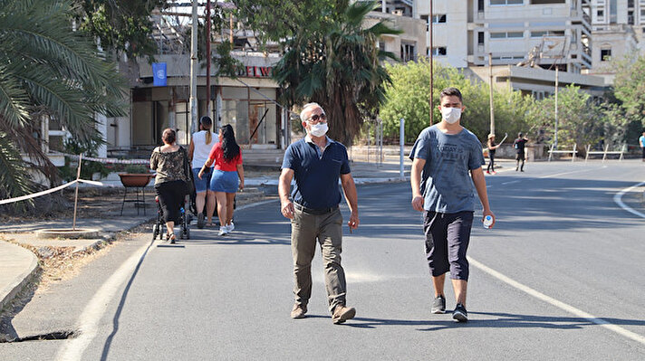 Kapalı Maraş'ta kamuya ait olan Demokrasi Caddesi ile sahil kısmının bir bölümünün 8 Ekim itibarıyla halkın kullanımına açılmasının ardından çok sayıda vatandaş bölgeyi ziyaret etti.