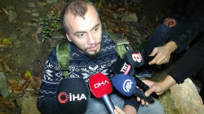 Bursa’da dağda kaybolan 4 kişi arama kurtarma ekiplerince 6 saat sonra dere yatağından kurtarıldı.