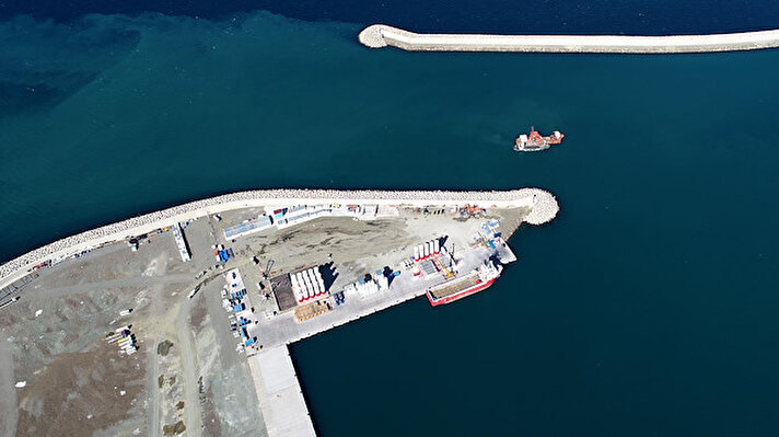 Cumhurbaşkanı Erdoğan, 21 Ağustos'ta yaptığı açıklamada, Fatih Sondaj Gemisi'nin Zonguldak'ın 175 kilometre açığında gerçekleştirdiği sondaj faaliyetinde 320 milyar metreküp doğalgaz bulduğunu açıkladı. Kentte büyük sevince neden olan doğalgaz rezervi için Fatih gemisinin devam eden çalışmaları da ilgiyle takip edildi.