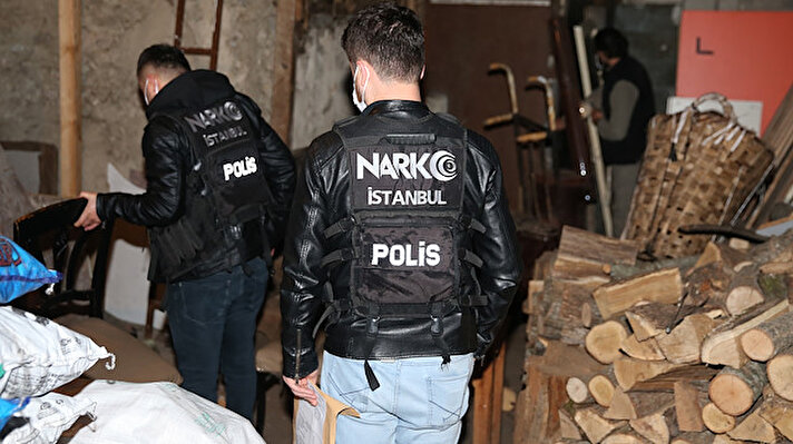 İstanbul Emniyet Müdürlüğü Narkotik Suçlarla Mücadele Müdürlüğü ekipleri, 6 ay süren fiziki ve teknik takip sonucu sokak satıcılarına yönelik Beyoğlu'nda operasyon düzenledi.