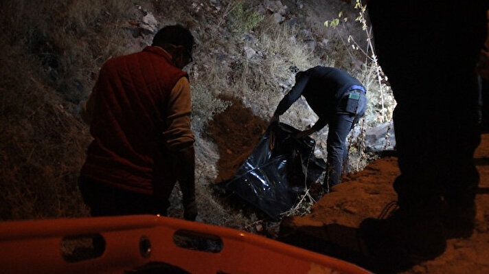 Edinilen bilgiye göre, Melikgazi ilçesine bağlı Karacaoğlu Mahallesi Morkaya Sokak üzerinde meydana gelen olayda yabancı uyruklu Ziya H. (33), iddiaya göre eşine sarkıntılık yapan Tamim Mirzai (22) ile karşılaştı.