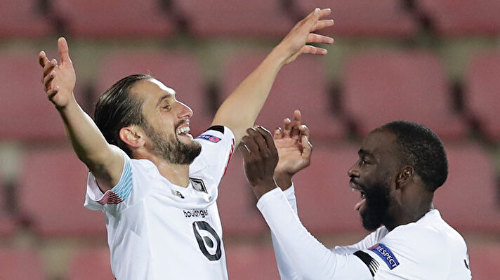 UEFA Avrupa Ligi’nde Fransa’nın Lille takımının, Çek ekibi Sparta Prag’ı deplasmanda 4-1 yendiği maçta 3 gol atarak yıldızlaşan Yusuf Yazıcı tarihe geçti.