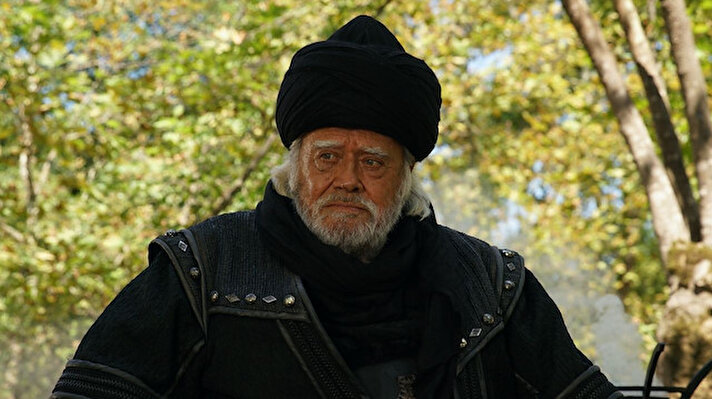 Usta oyuncu Cüneyt Arkın, Kuruluş Osman dizisiyle setlere döndü.