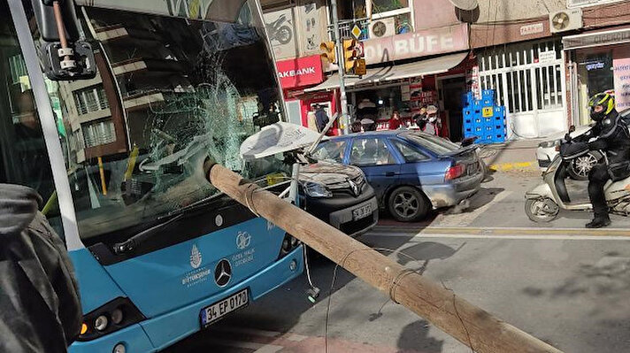 Kaza Küçükköy'de cuma günü saat 13.50 sıralarında  meydana geldi. Bir kamyonun dorsesine takılan elektrik kablosu, bağlı bulunduğu direği yerinden söktü. Sökülen direk Safter Yoldaş'ın  kullandığı 49G hatlı Yunus Emre Mahallesi-Şişli seferini yapan otobüsün camından içeri girdi. 