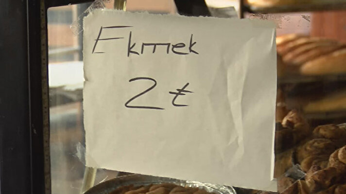 İstanbul'da cuma günü Bağcılar Kaymakamlığı ve İstanbul İl Ticaret Müdürlüğü tarafından yapılan denetimlerde ekmeğin bazı fırınlarda bir buçuk lira, bazı fırınlarda 2 liraya satıldığı tespit edildi. 
