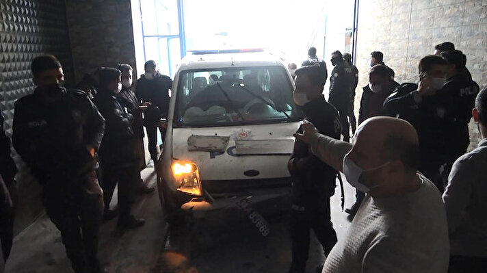 Fatih Mahallesi 19 Mayıs Bulvarı'nda görevli polisler, hareketlerinden şüphelendikleri bir kişiyi durdurmak istedi. Polisin 'dur' ihtarında uymayan şüpheli yaya kaçmaya başladı. 

