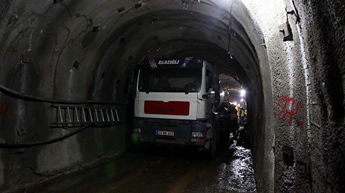Kent merkezine 42 kilometre uzaklıktaki Yedigöller Milli Parkı bölgesinde bulunan Karadere suyunun Bolu'ya kazandırılması için başlatılan tünel çalışmalarında 3 bin 635 metre uzunluğundaki tünelin iç beton kaplama işinin 3 bin 245 metresi Bolu Belediyesi tarafından tamamlandı.