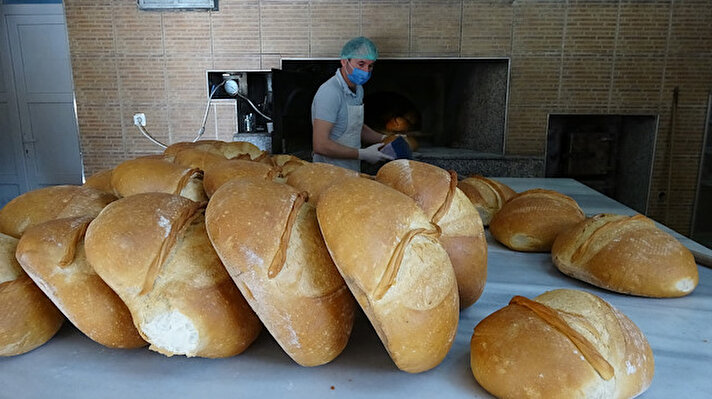 Trabzon'da Türk Patent Enstitüsü'nce 2 yıl önce tescillenerek coğrafi işaret belgesi alan, uzun süre bayatlamayan özelliğiyle ün kazanan 'Vakfıkebir ekmeği' ile Giresun'un Görele ilçesi Çavuşlu beldesinde üretilen 'Çavuşlu ekmeği', 2 ilçe arasında tescil tartışmalarına yol açtı. Giresun'un Görele ilçesinde belediye tarafından yapılan duyuruda 'Çavuşlu ekmeği'nin coğrafi işaret tescilinin yapıldığı öne sürüldü. Bunun üzerine Vakfıkebir ilçesindeki fırıncılar, taklitçilik yapıldığını ileri sürerek Çavuşlu ekmeğinin özelliklerinin sadece kendi ekmeklerinde olduğunu savundu. 2 ilçenin belediye başkanlarının yanı sıra ilçelerdeki fırıncıların da katıldığı tartışmanın akıbeti, halk arasında merak konusu oldu.