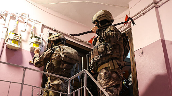 İstanbul merkezli 3 ilde, silahlı suç örgütüne yönelik gerçekleştirilen operasyonda çok sayıda şüpheli gözaltına alındı.