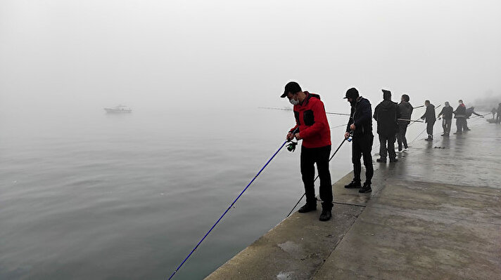 İstanbul'da gece saatlerinde başlayan sis, sabaha doğru etkisini arttırdı