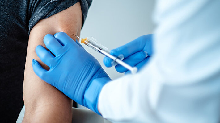 İngiltere Sağlık Bakanlığından yapılan açıklamada, gelecek salı İngiltere tarihinin en geniş aşı uygulamasına başlanacağı belirtildi.

