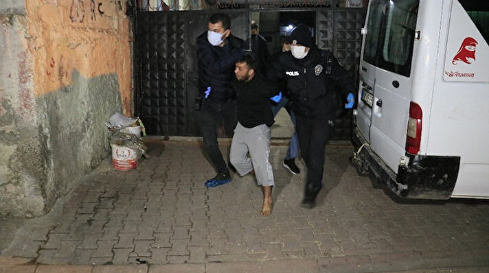 Adana Cumhuriyet Başsavcılığı, DEAŞ’ın sözde Türkiye Emiri Mahmut Özden’in tutuklanmasının ardından intikam almak için eylem yapacağı öne sürülen 7 kişi hakkında gözaltı kararı çıkardı.
