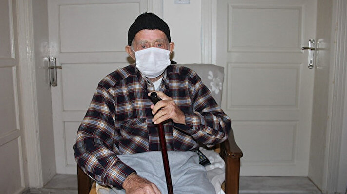 Davraz Mahallesi'nde yalnız yaşayan 95 yaşındaki Hüseyin Temir, 26 Kasım günü koronavirüs vak'ası ile temaslı olduğu gerekçesiyle 14 gün süreyle evde karantinaya alındı. Karantina süreci devam ederken rahatsızlanan Temir, hastaneye kaldırıldı. 

