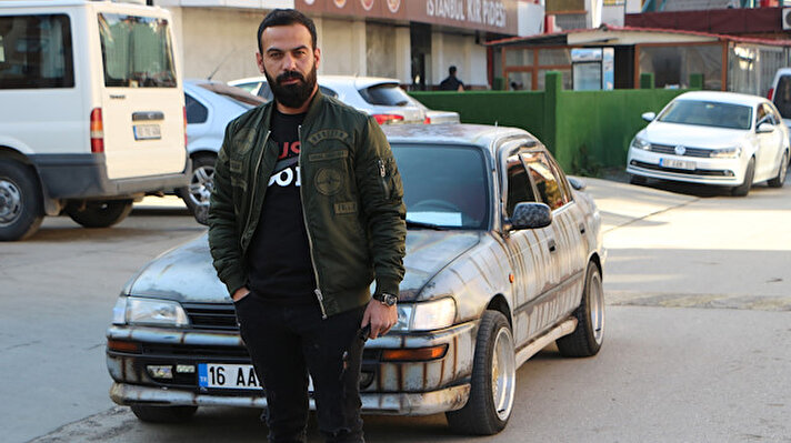 Kent merkezinde acentecilik yapan Sadullah Özen, 1996 model modifiyeli otomobil satın aldı. Eskimiş ve paslanmış, boyasız bir görüntüye sahip gibi görünen modifiye otomobil dikkat çekti. 