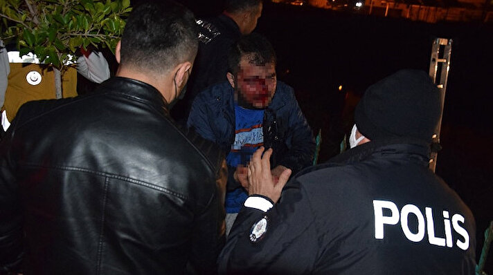 Edinilen bilgiye göre, alkollü olduğu tespit edilen Ahmet Ö., dün gece saat 23.45'te otomobiliyle birlikte Gavur Deresi'ne düştü. 
