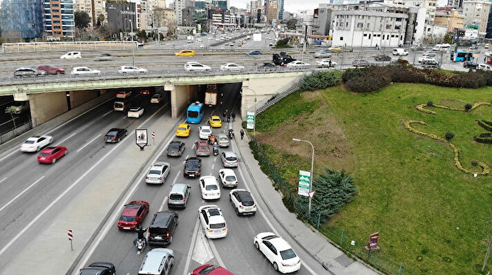 Olay Kadıköy'de Bostancı Köprüsünün altında meydana geldi. Köprü altında poşeti sarılı gören vatandaşlar polis ekiplerine haber verdi. 
